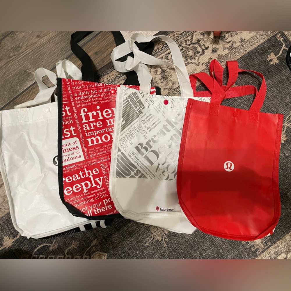 4 lululemon lunch size bags